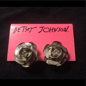 Flower stud earrings 🌸🌸🌸